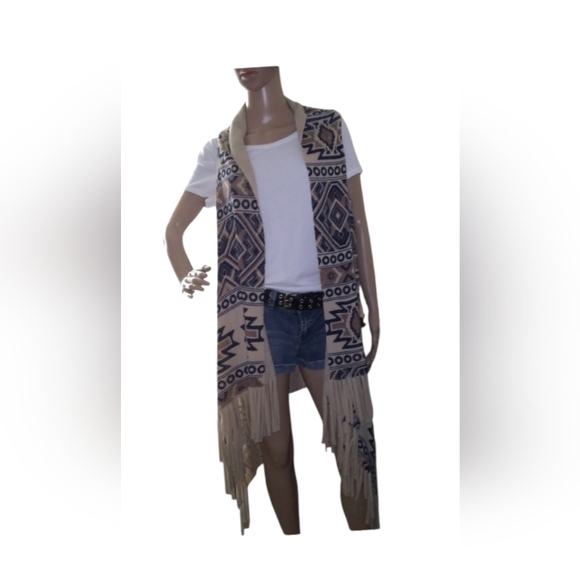 Fringed Geometric Patterned Vest - Picture 2 of 6
